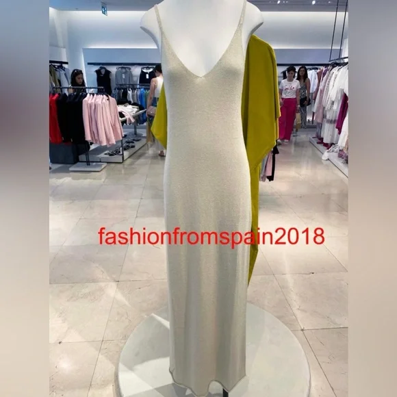 Zara Cream Sleeveless V-Neck Gown - Picture 2 of 3